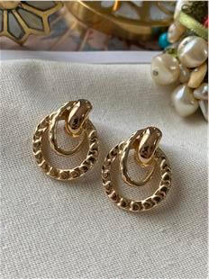 Gold Kabartmalı Halka Tasarım Küpe