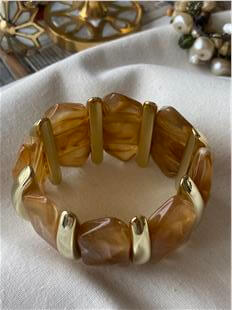 Gold Plaka Detaylı Kahverengi Geniş Esnek Bileklik