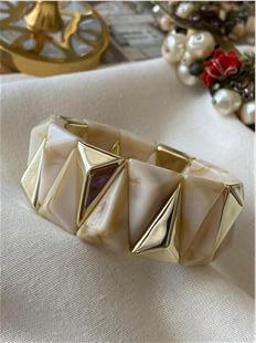 Gold Üçgen Plaka Detaylı Krem Geniş Esnek Bileklik