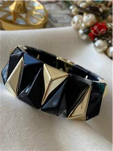 Gold Üçgen Plaka Detaylı Siyah Geniş Esnek Bileklik