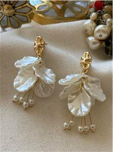 İnci Detaylı Sedef Çiçek Küpe