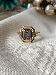 Kare Model Leyla Yüzük