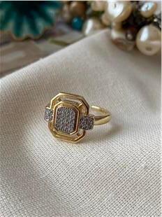 Kare Model Leyla Yüzük