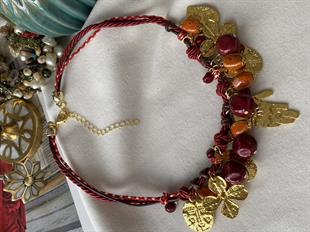 Kırmızı İpli Gold Charmlı Vintage Kolye