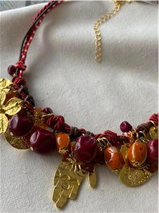 Kırmızı İpli Gold Charmlı Vintage Kolye