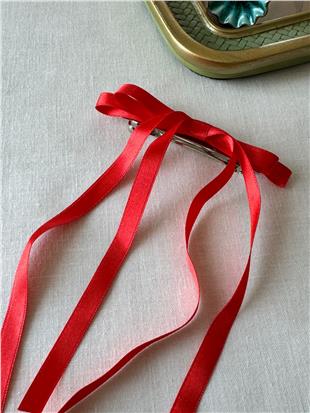 Kırmızı Kurdele Toka
