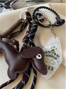 Kordon Detaylı Koyu Kahverengi Köpek Çanta Charmı