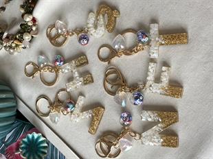 Krem Çakıl Taşı Simli Anahtarlık