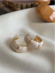 Krem Desenli Bombe C Model Küpe