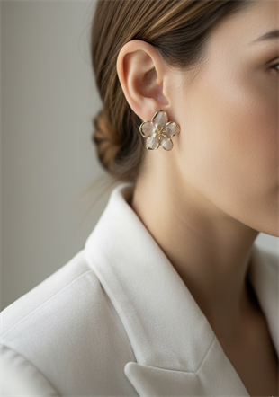 Krem Mineli Mini Çiçek Küpe