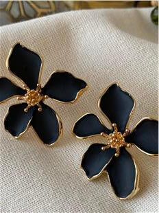 Mat Siyah Çiçek Küpe