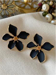 Mat Siyah Çiçek Küpe