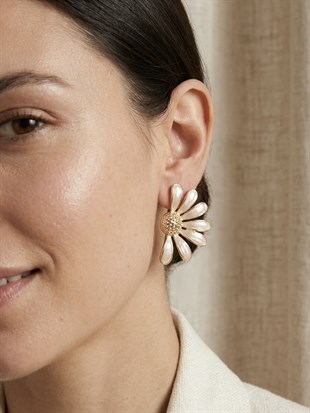 Mineli Yarım Papatya Küpe