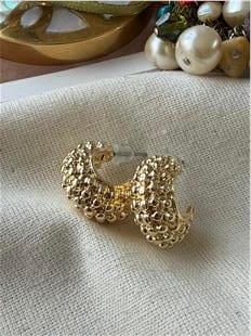 Noktalı C Model Küpe