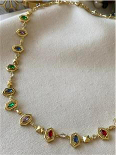 Özel Seri 14K Piramit Desenli Renkli Element Kolye