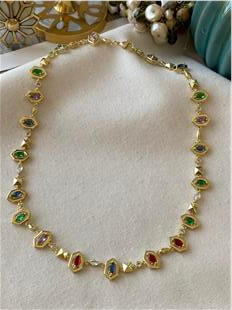 Özel Seri 14K Piramit Desenli Renkli Element Kolye