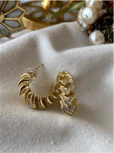 Özel Seri 14K Taşlı V Desen C Model Küpe