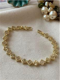 Özel Seri Desenli Taşlı Cleef Bileklik