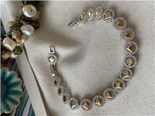 Özel Seri Taşlı Gold Karo Bileklik