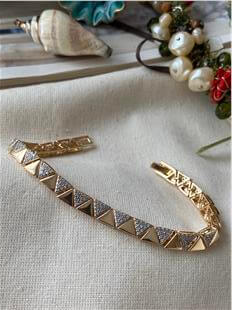 Özel Seri Taşlı Üçgen Model Bileklik