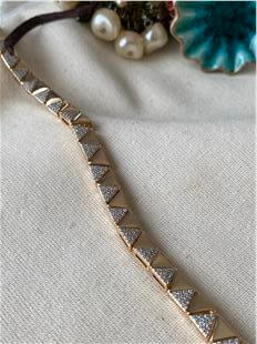 Özel Seri Taşlı Üçgen Model Bileklik