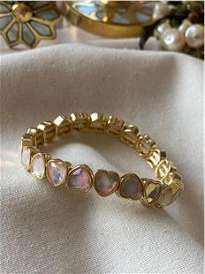 Parlak Beyaz Kalpli Esnek Bileklik