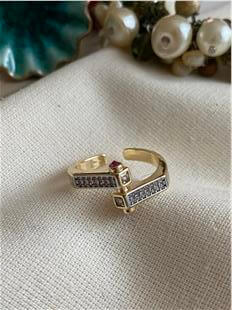 Pembe Taşlı Leyla Yüzük