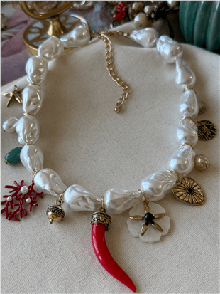 Sedefli Mix Charmlı Cornicello Kolye
