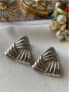 Silver Desenli Üçgen Küpe