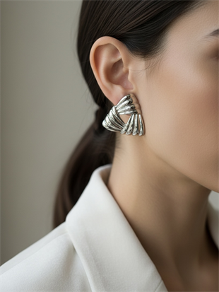 Silver Desenli Üçgen Küpe