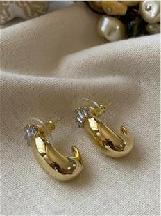 Silver Taşlı Badem Küpe