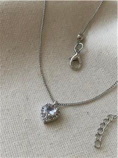 Silver Taşlı Kalp Charmlı Kolye