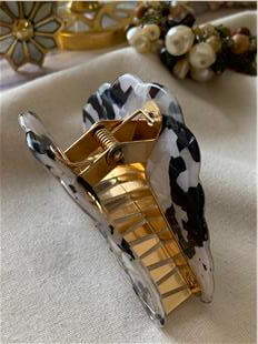 Siyah Beyaz Desenli Büyük Kabuk Toka