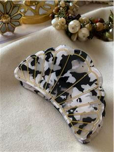 Siyah Beyaz Desenli Büyük Kabuk Toka