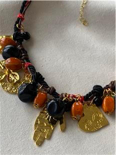 Siyah İpli Gold Charmlı Vintage Kolye