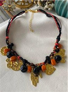 Siyah İpli Gold Charmlı Vintage Kolye