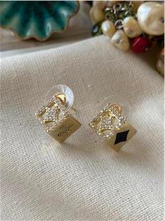 Siyah Karo Baskılı Küp Küpe