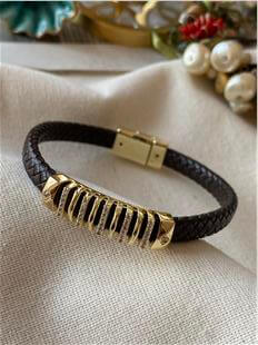 Taşlı Plaka Detaylı Koyu Kahverengi Mıknatıslı Deri Bileklik