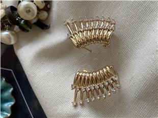 Taşlı Pointed Kaburga Küpe