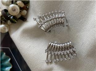 Taşlı Pointed Kaburga Küpe