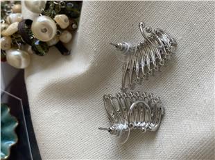 Taşlı Pointed Kaburga Küpe