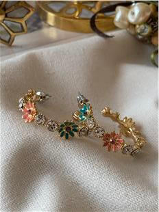 Taşlı Renkli Çiçekli C Model Küpe