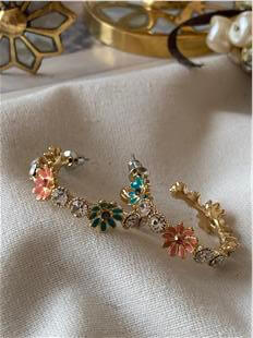 Taşlı Renkli Çiçekli C Model Küpe