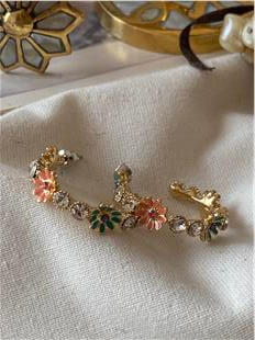 Taşlı Renkli Çiçekli C Model Küpe