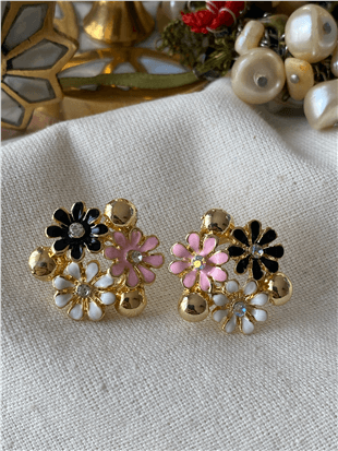 Taşlı Siyah Beyaz Çiçek Küpe