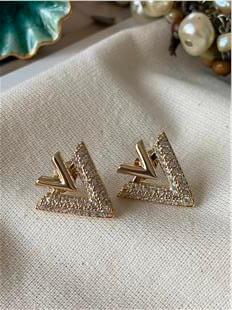 Taşlı V Model Küpe