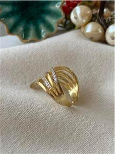 Taşlı V Model Yüzük