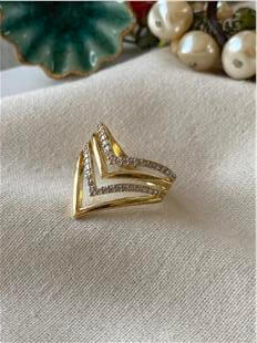 Taşlı V Model Yüzük