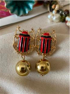 Top Sallantılı Insect Küpe