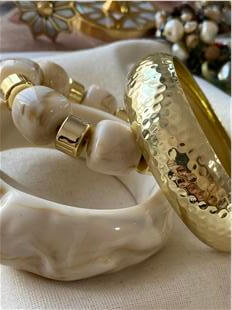 Üçlü Gold Detaylı Krem Bilezik Seti